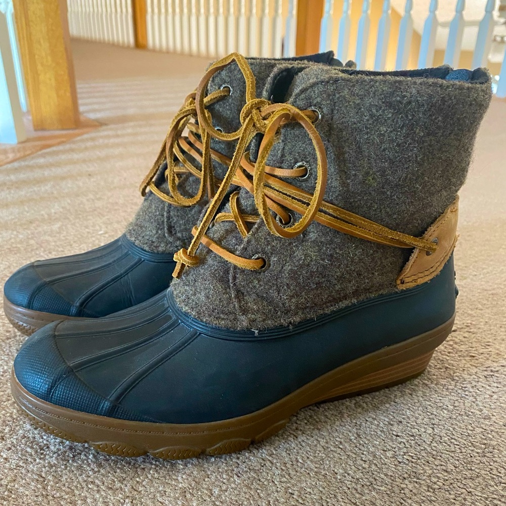 Sperry Duck Boots Size 6 Women’s
